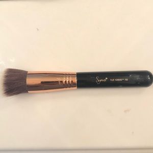 Sigma Flat Kabul’s F80 foundation brush